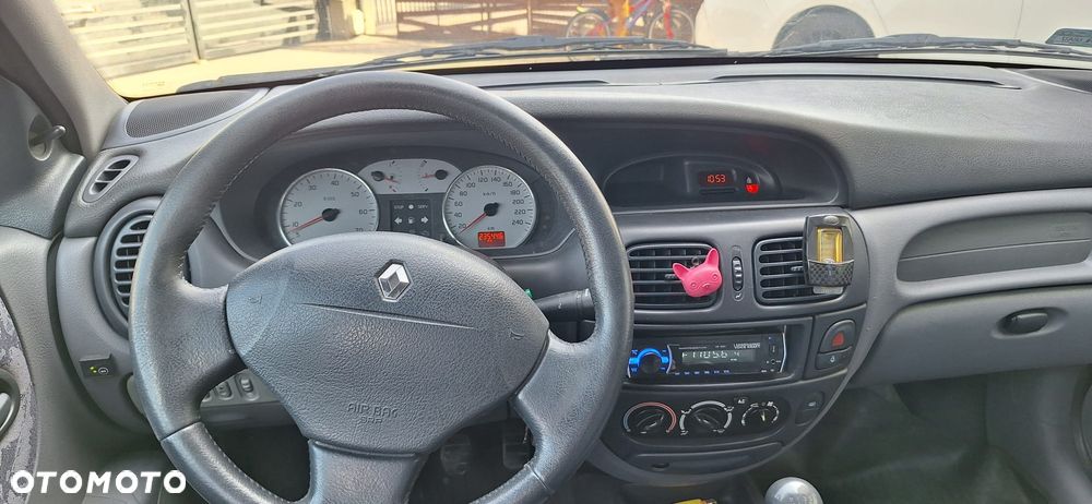 Renault Megane 1.4 RT 16V - 10