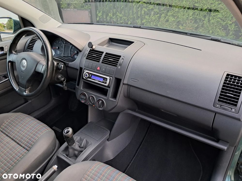 Volkswagen Polo 1.4 16V Comfortline - 8