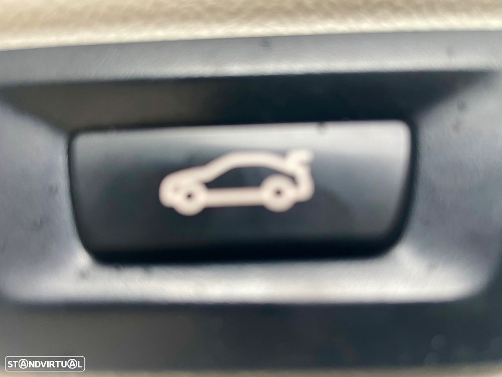 BMW 318 d Line Sport - 11