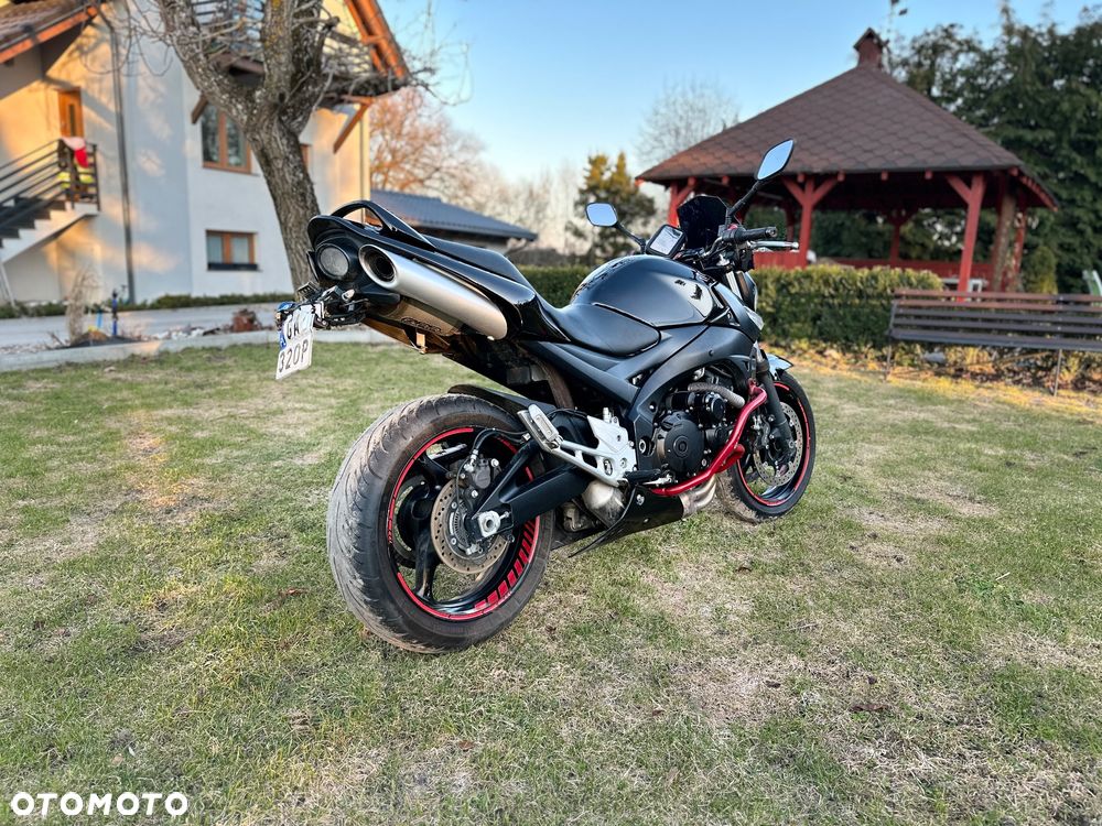 Suzuki GSR - 3