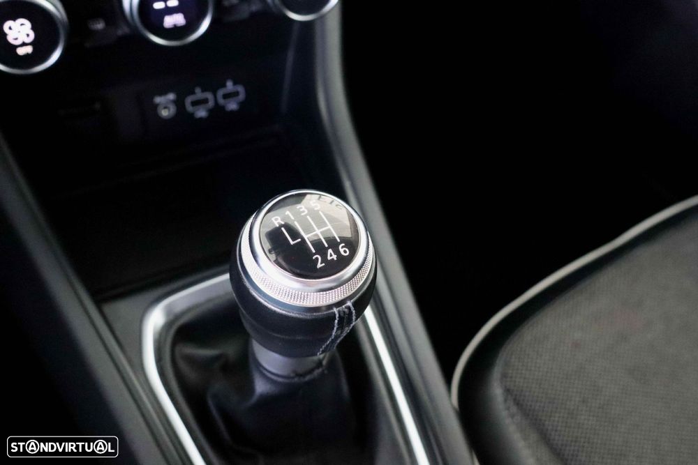 Renault Captur 1.0 TCe Evolution - 38