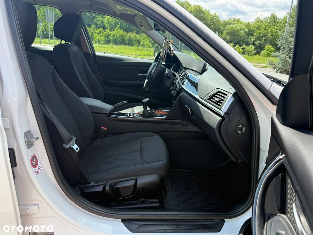 BMW Seria 3 318d M Sport Shadow - 39