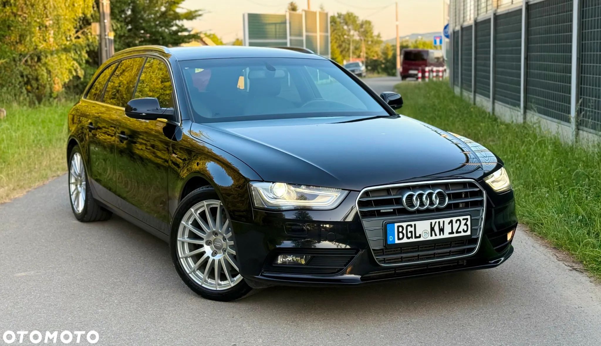 Audi A4 Avant 2.0 TDI DPF quattro S line Sportpaket - 1
