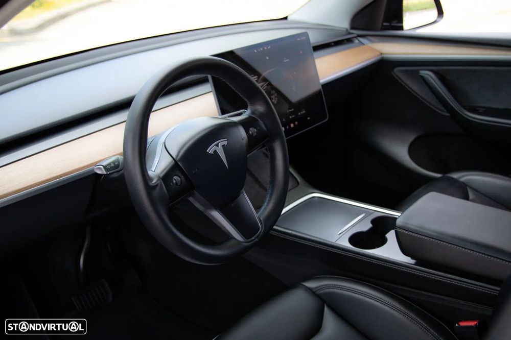 Tesla Model Y - 10