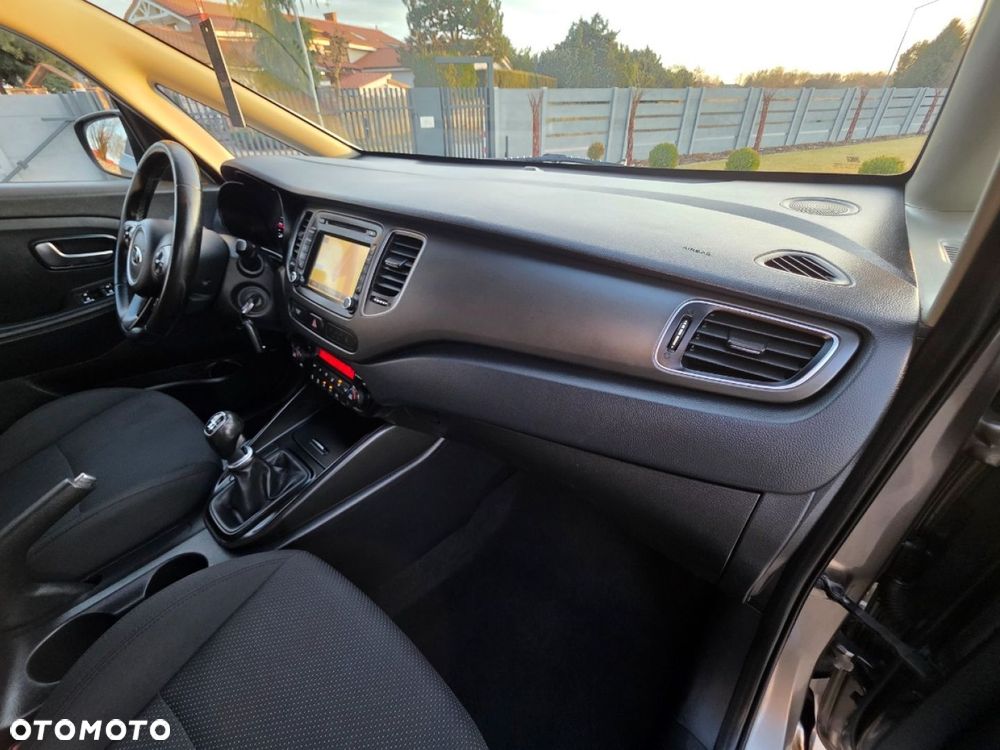 Kia Carens - 26