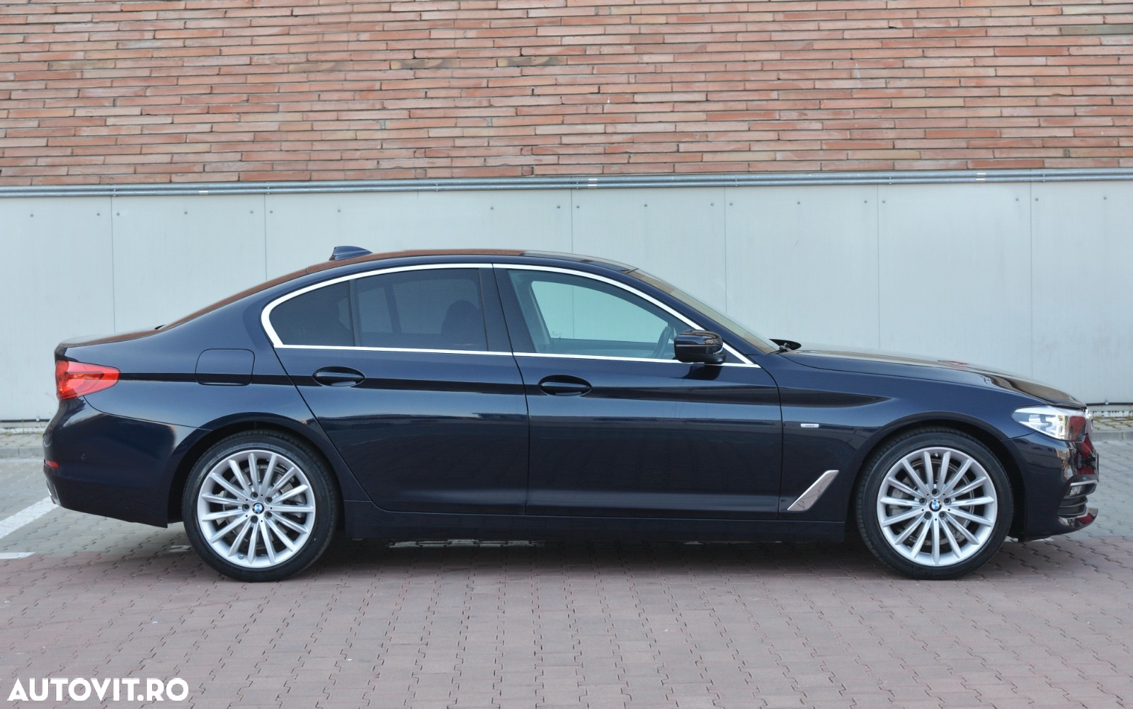 BMW Seria 5 520d xDrive AT - 13