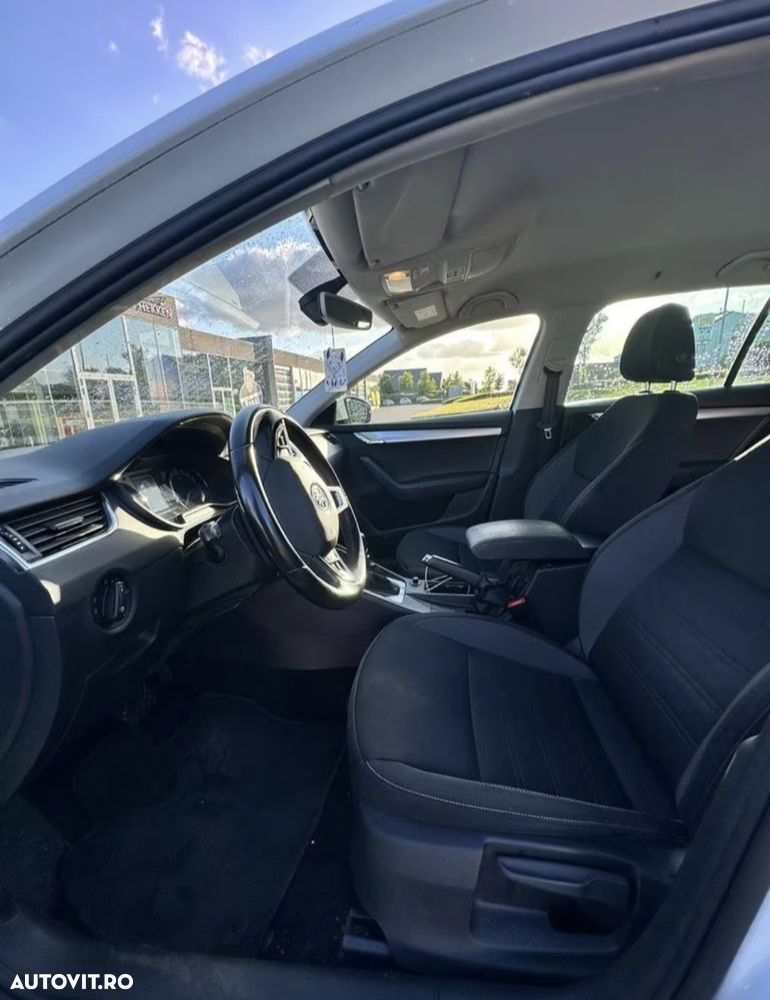 Skoda Octavia 1.6 TDI DSG Style - 4