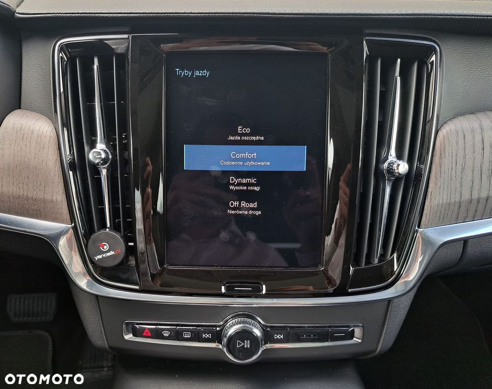 Volvo V90 Cross Country - 24