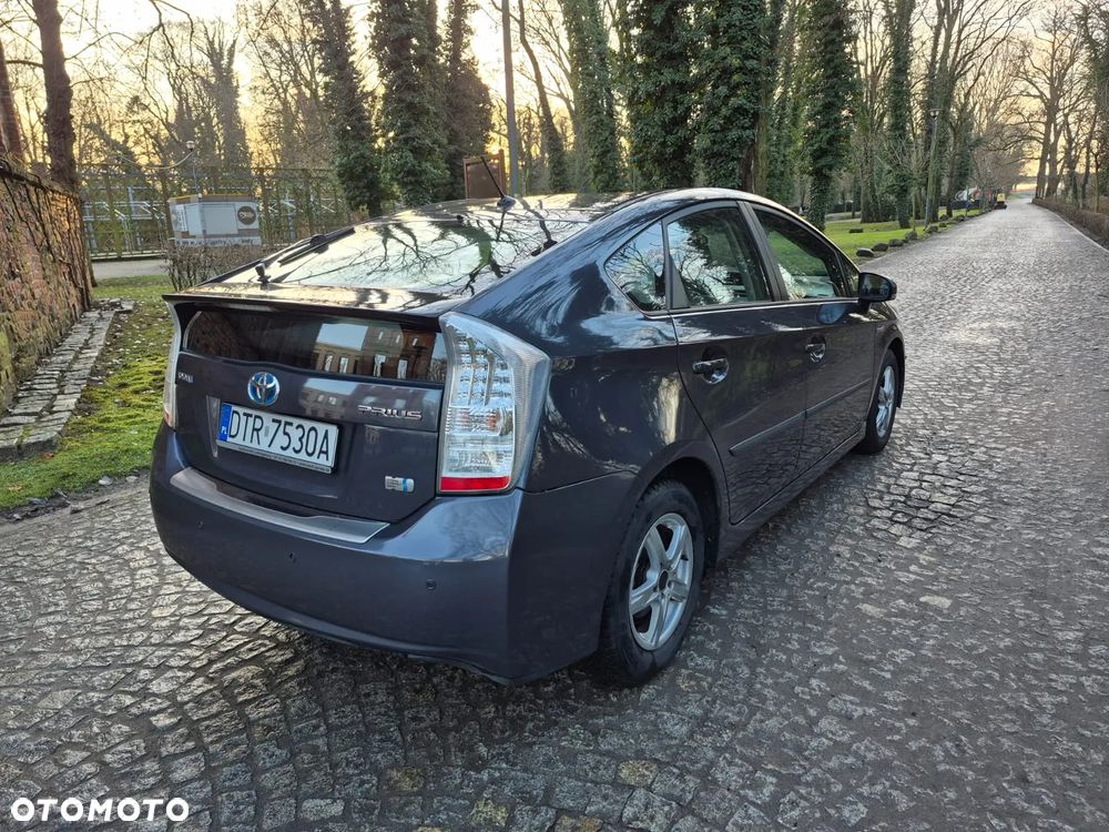 Toyota Prius (Hybrid) Executive - 7