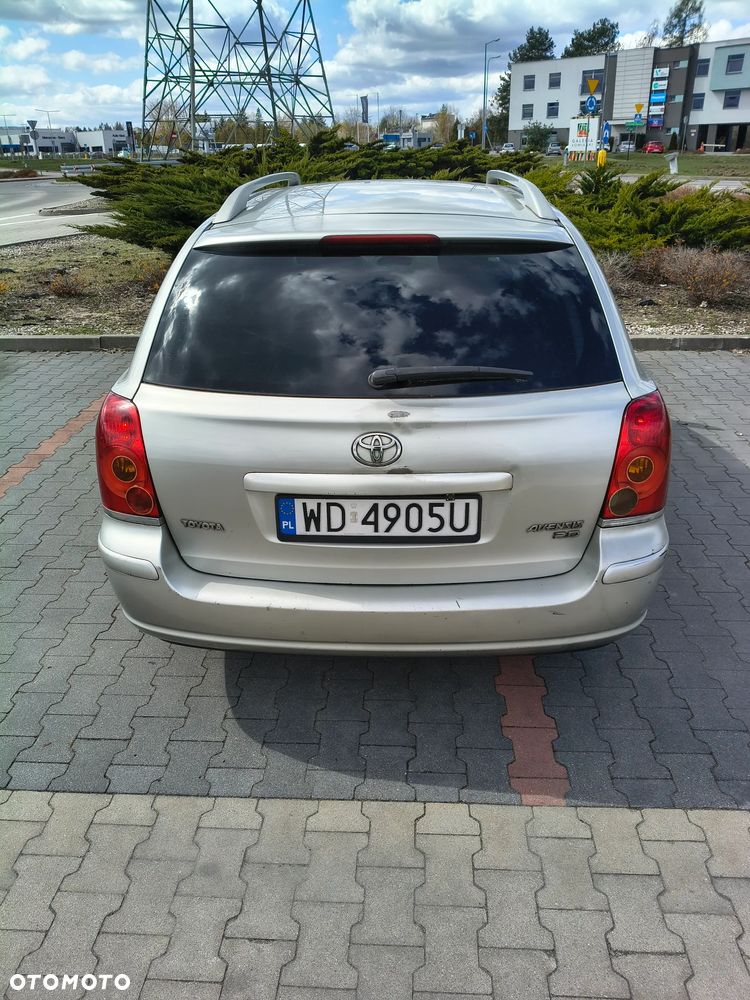 Toyota Avensis 2.0 D-4D High - 9