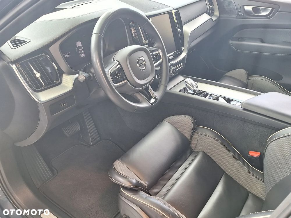 Volvo XC 60 B5 B AWD Ultimate Dark - 10