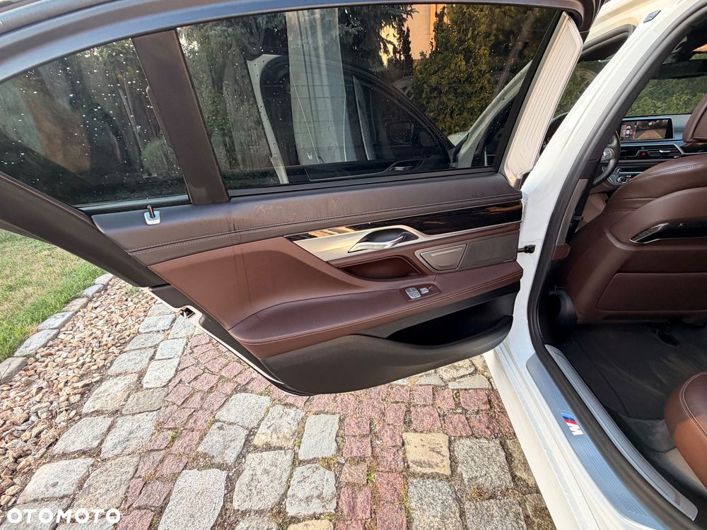 BMW Seria 7 740Li - 24