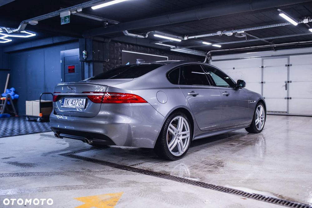 Jaguar XF 2.0 i4D AWD R-Sport - 9