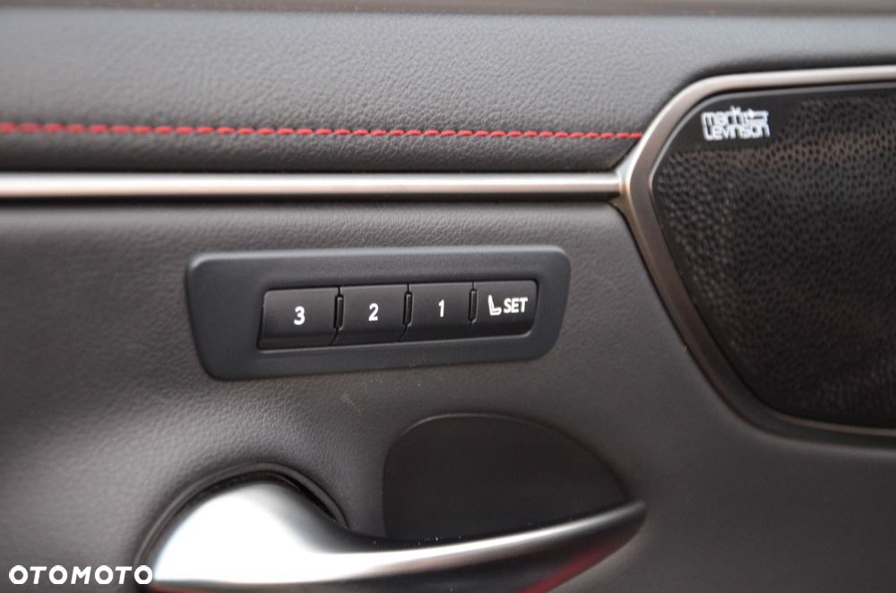 Lexus ES 300h F Sport - 22