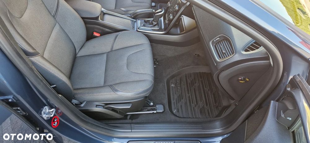 Volvo V40 T3 Drive-E R-Ocean Race - 20