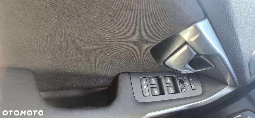 Volvo V40 T3 Drive-E Momentum - 10