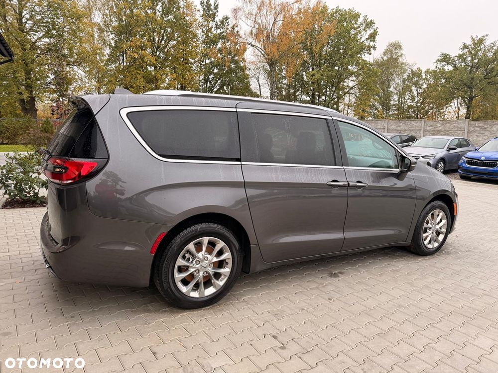 Chrysler Pacifica - 6
