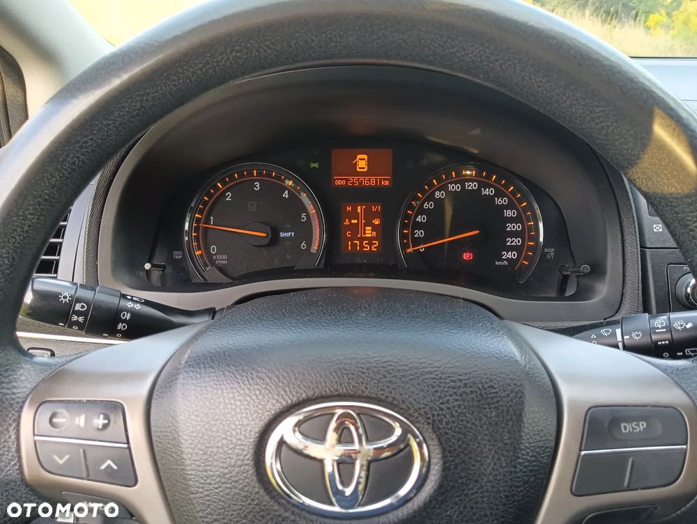 Toyota Avensis 2.0 D-4D 2010 - 9