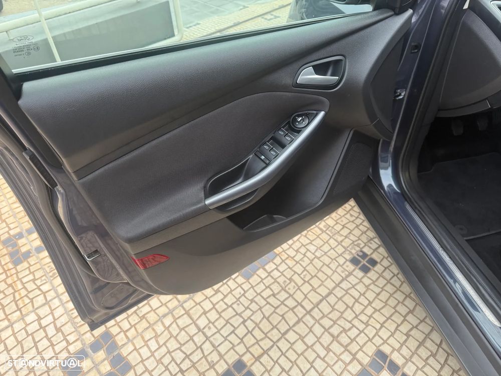 Ford Focus SW 1.6 TDCi Titanium - 10