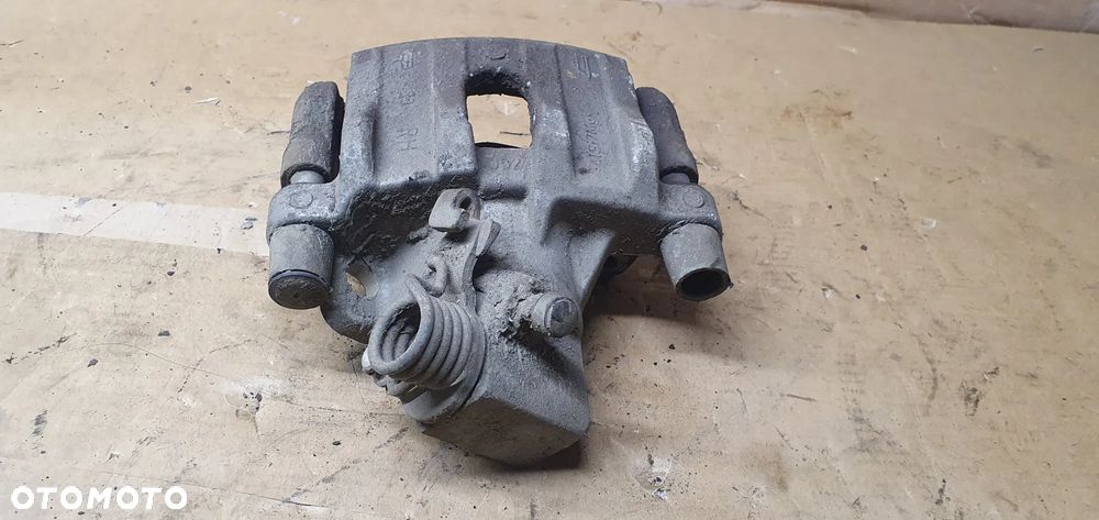 Zacisk hamulcowy prawy Tył Ford Focus Mk3 - 4