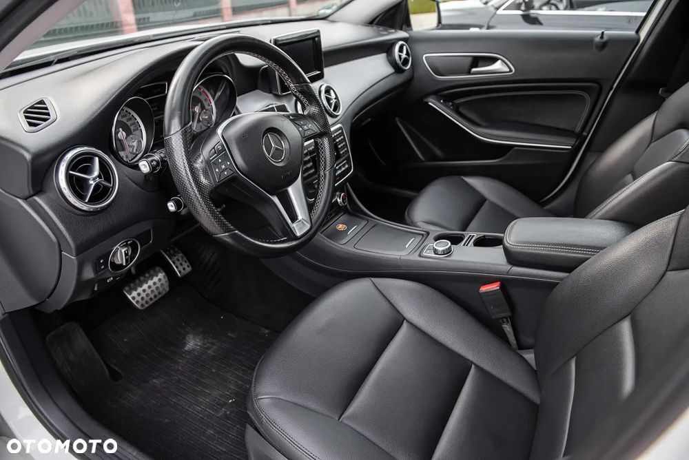 Mercedes-Benz GLA 220 d 4Matic 7G-DCT AMG Line - 16