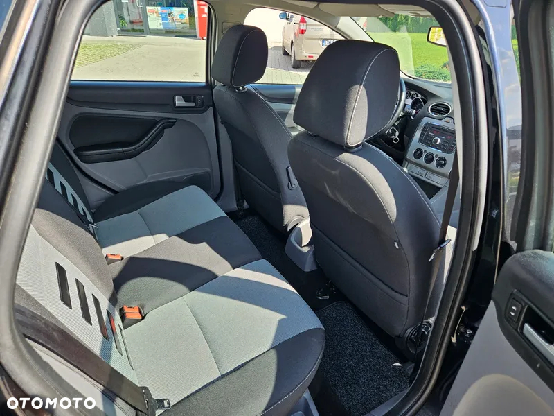 Ford Focus 1.6 Ambiente - 26