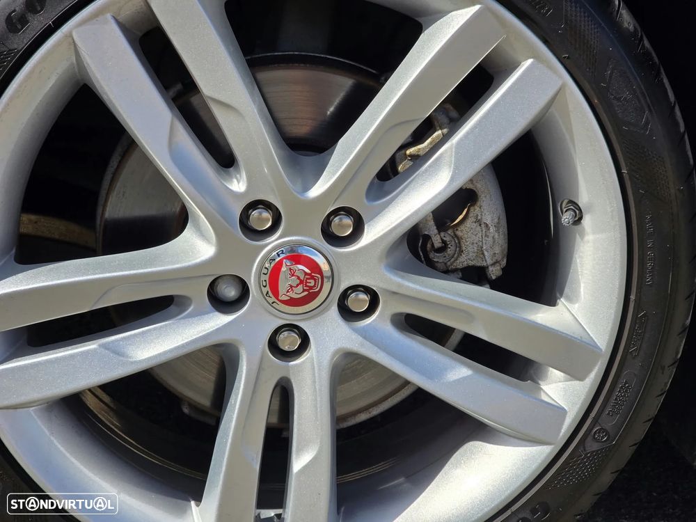 Jaguar XE 2.0 D R-Sport Aut. - 18