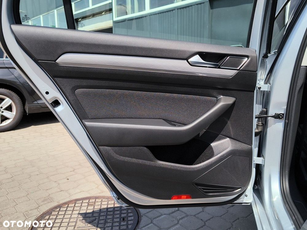 Volkswagen Passat - 18