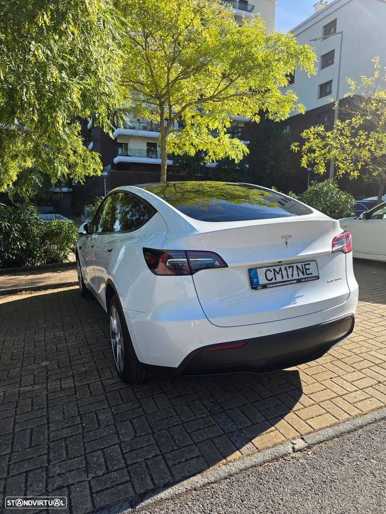 Tesla Model Y - 4