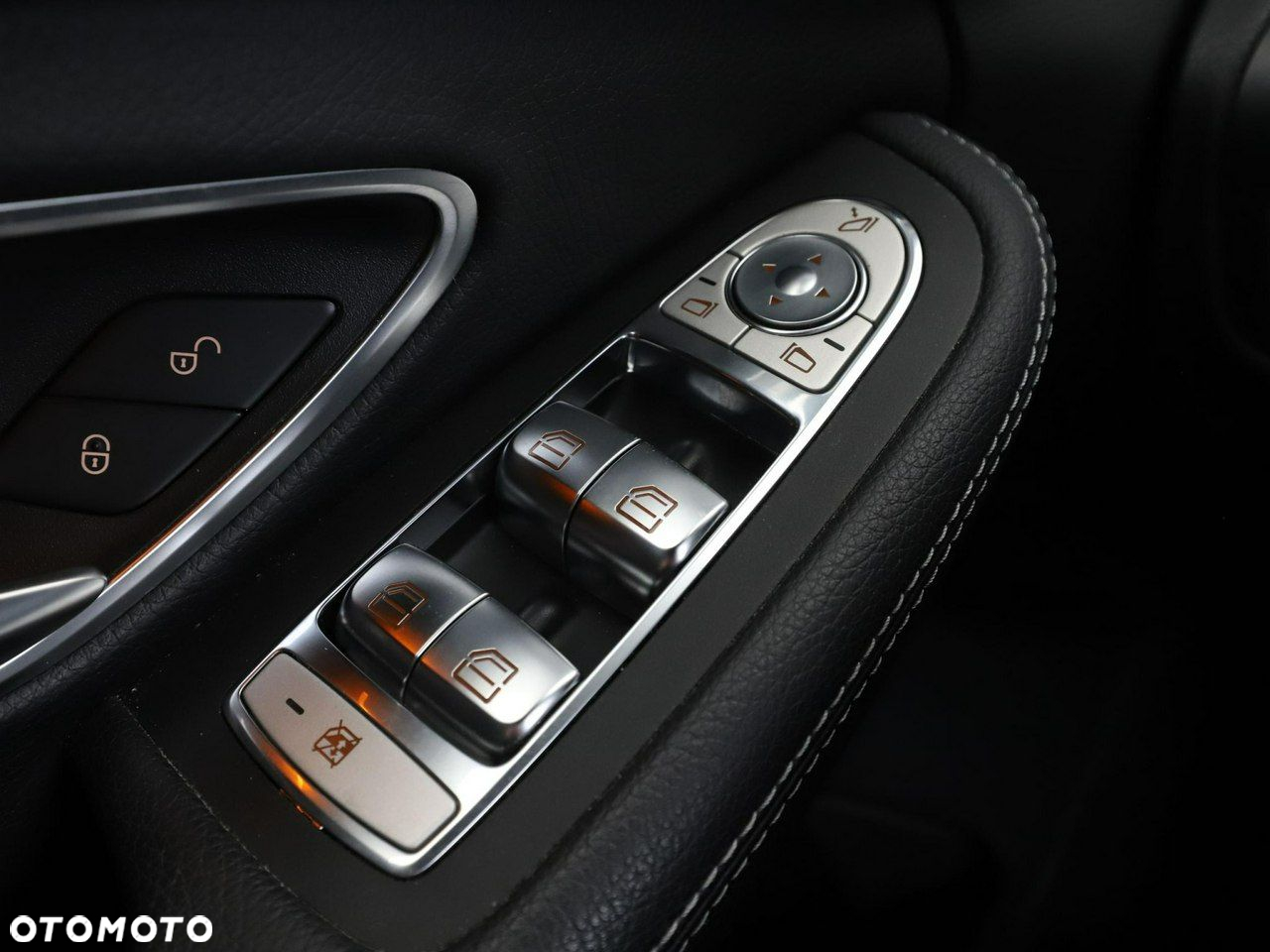 Mercedes-Benz Klasa C 300 d T 4Matic 9G-TRONIC AMG Line - 38