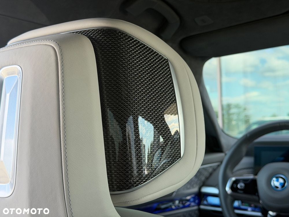 BMW i7 - 40