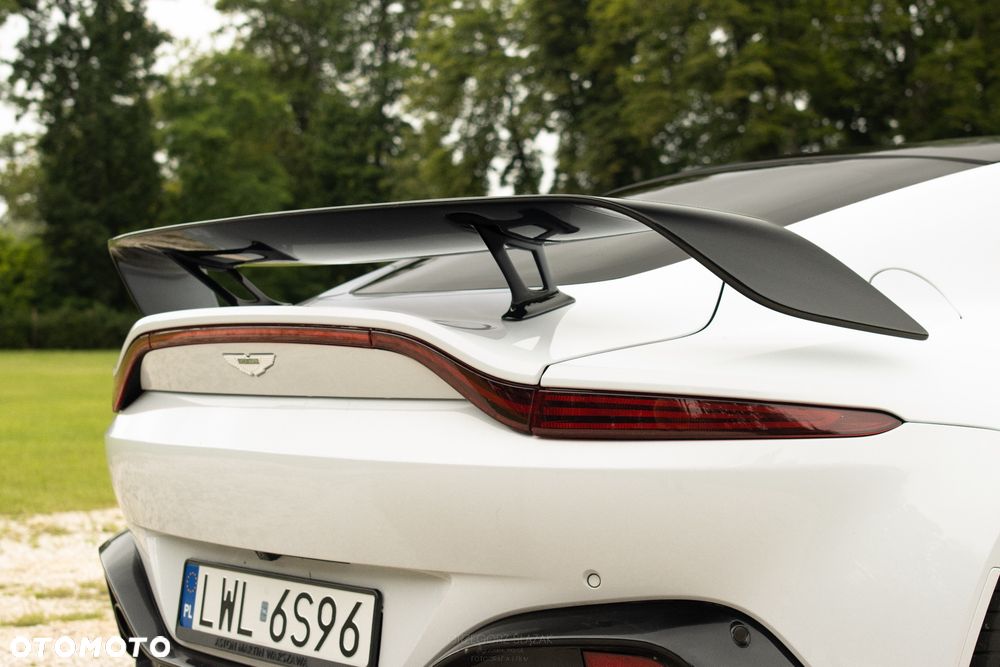 Aston Martin Vantage - 6