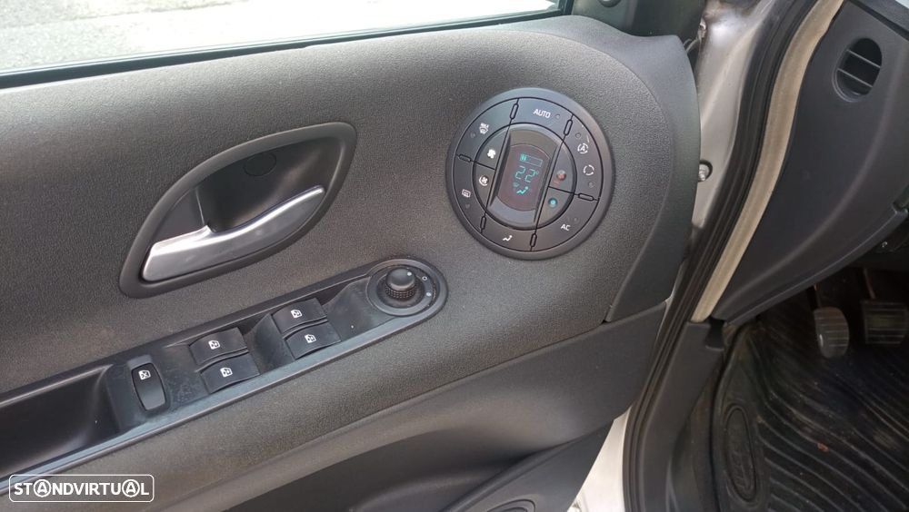 Renault Espace 2.0 dCi FAmily 7L - 14