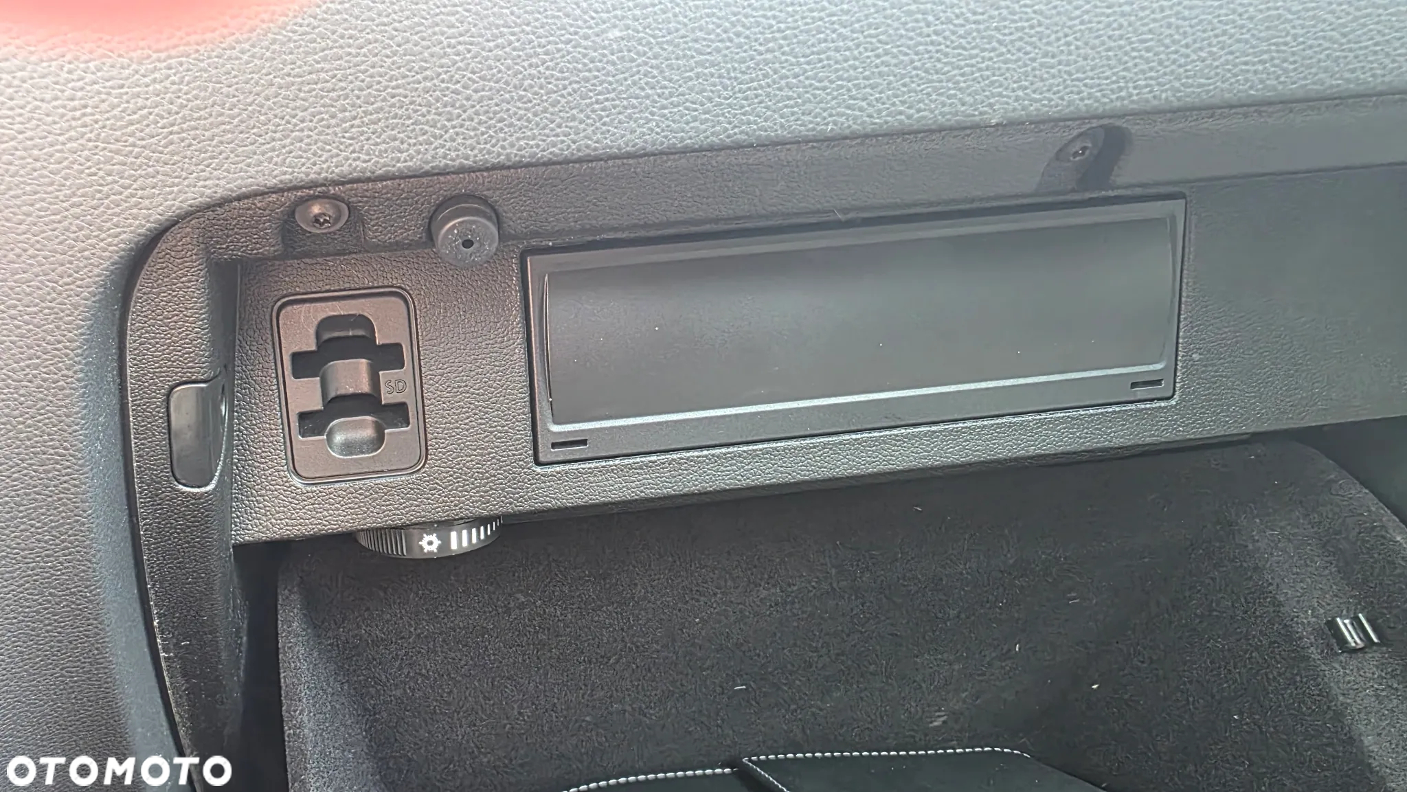 Volkswagen Passat Variant 2.0 TDI SCR DSG R-Line - 27