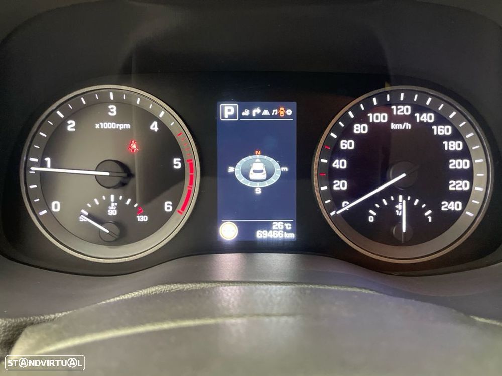 Hyundai Tucson 1.7 CRDi Premium DCT — fotografia 9