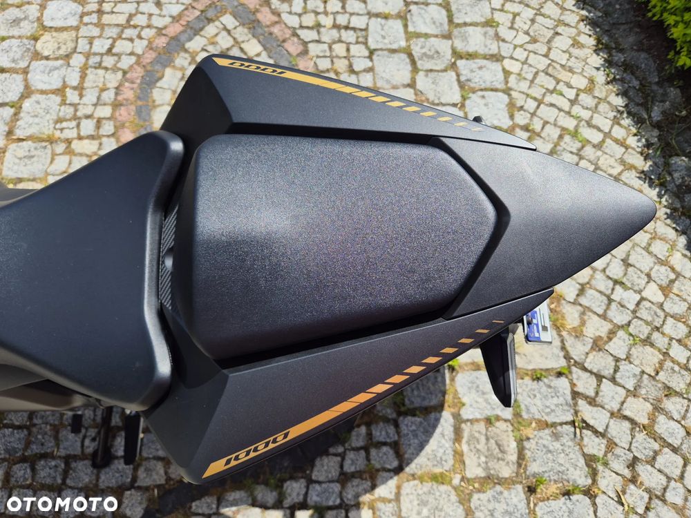 Honda CB - 12