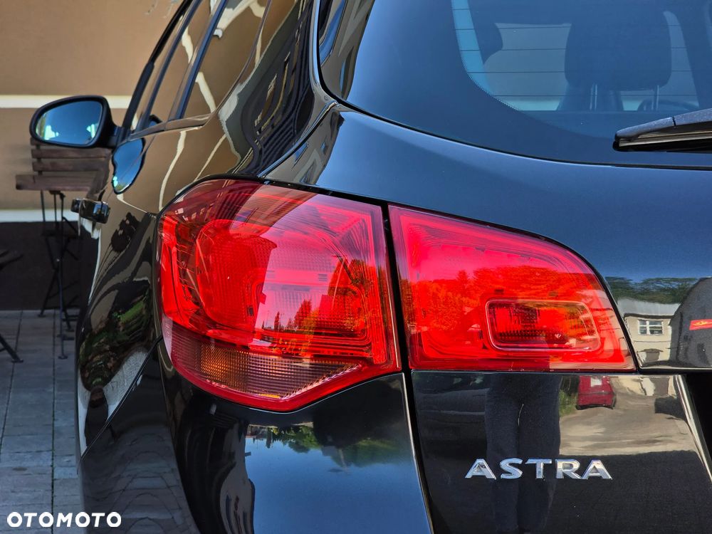 Opel Astra 1.6 Turbo 150 Jahre - 36