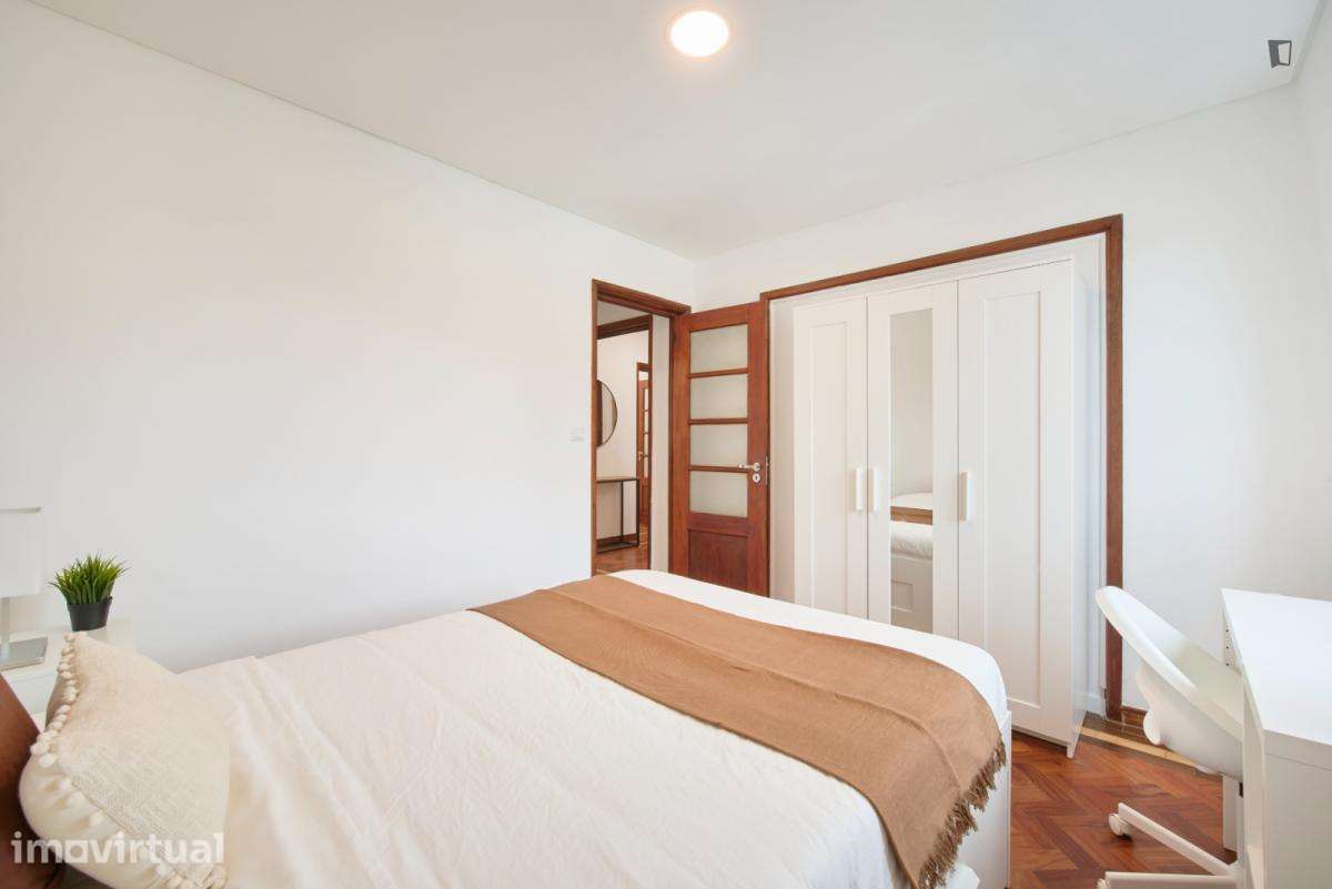 Quarto - localizado em São Sebastião Lisbon - Grande imagem: 5/37