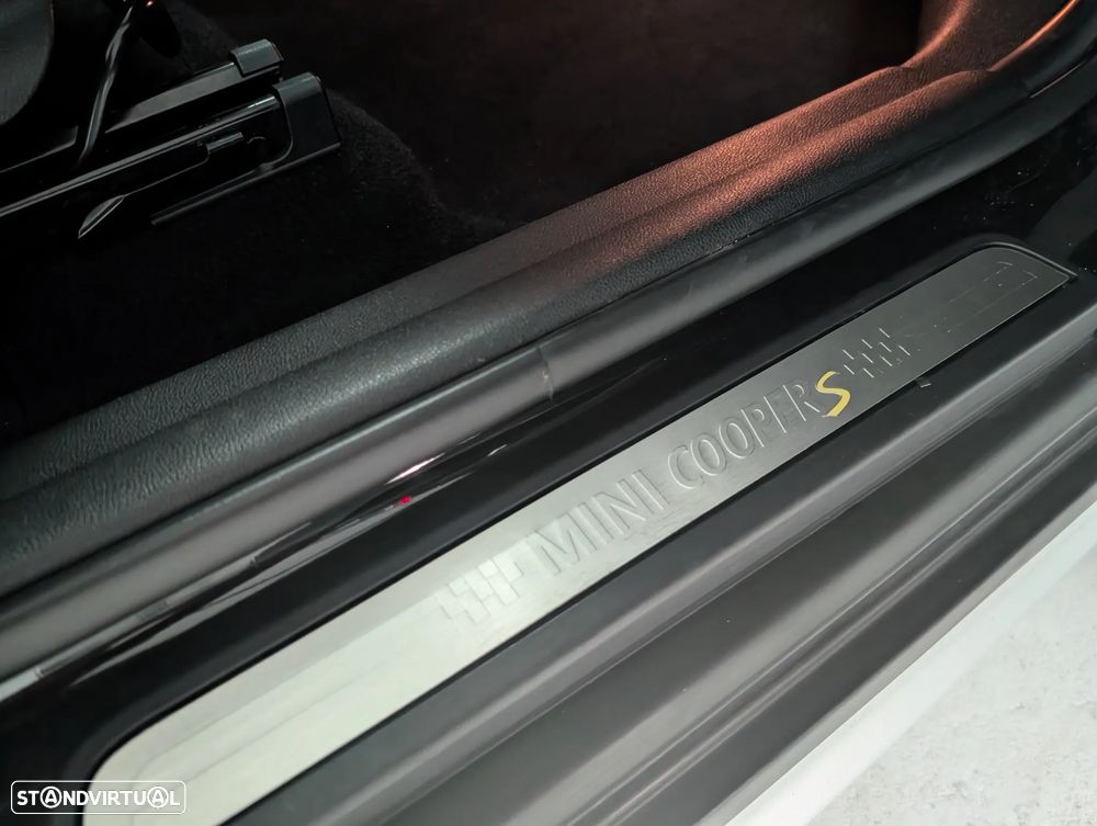 MINI Countryman Cooper SE ALL4 Classic Auto - 15