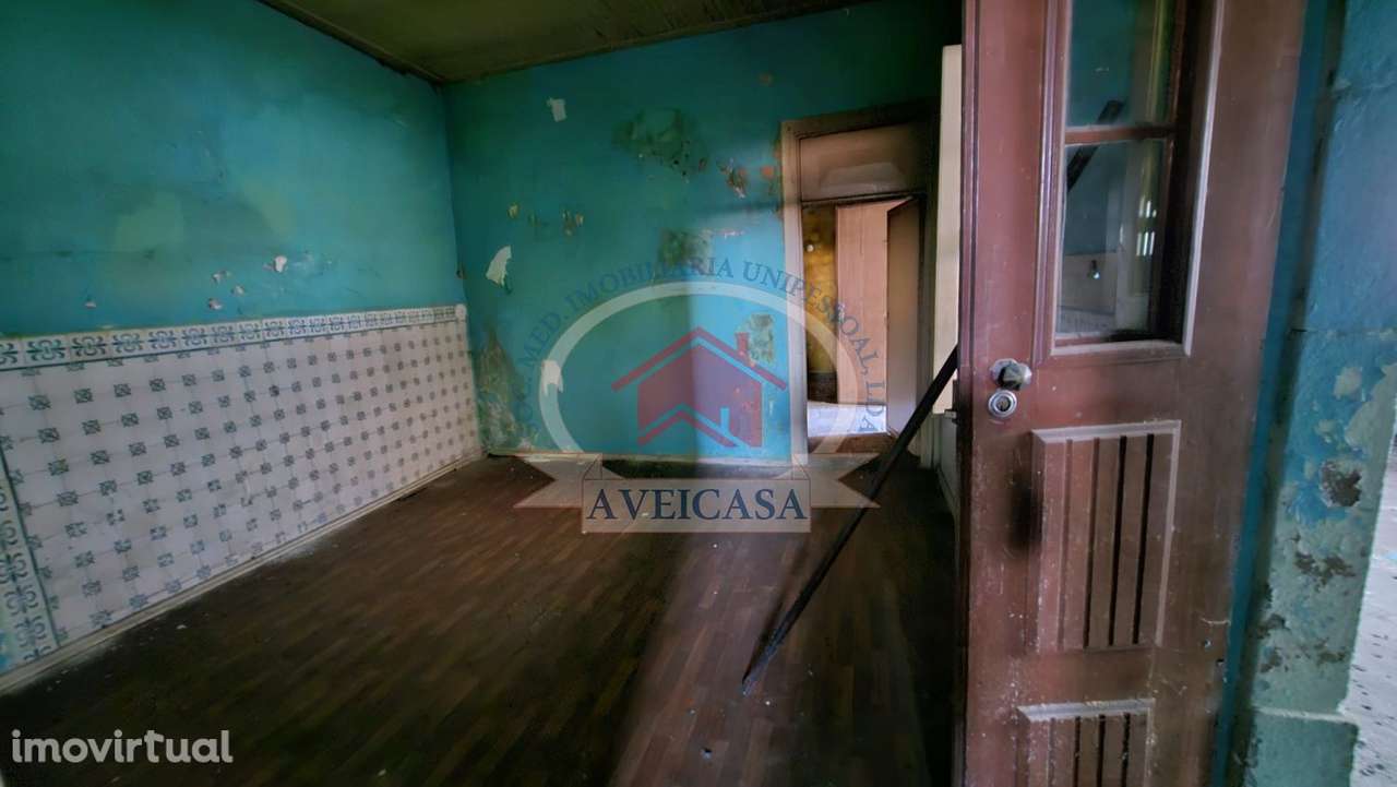 Moradia antiga para recuperar e expandir - Grande imagem: 4/34