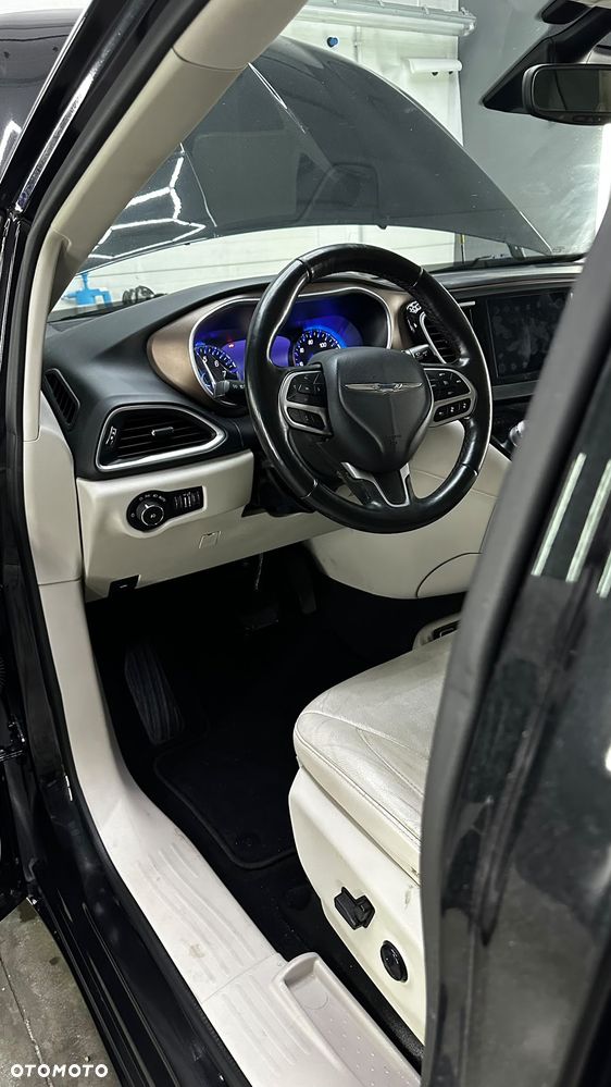 Chrysler Pacifica - 7