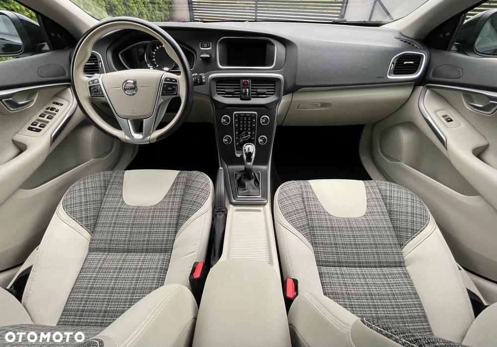 Volvo V40 T2 Geartronic Summum - 10
