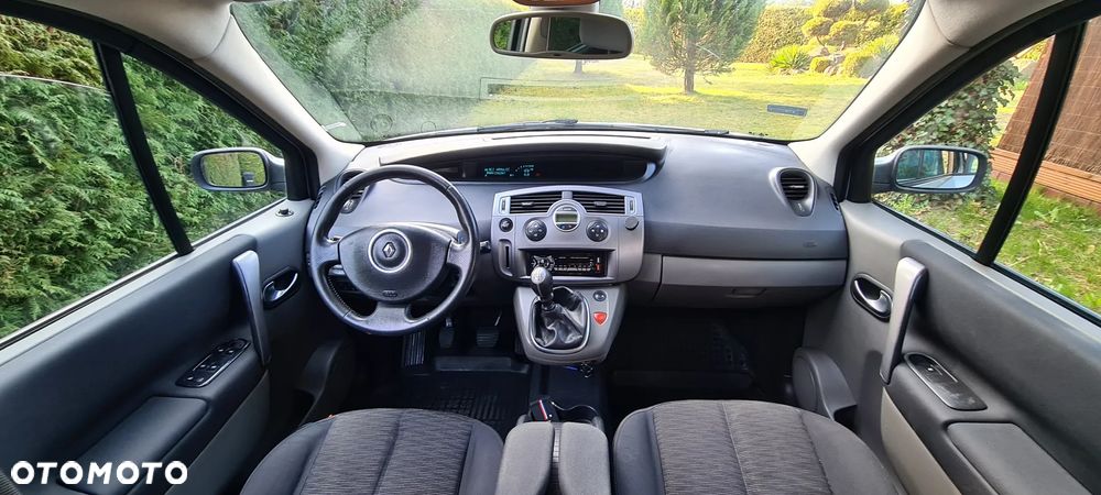 Renault Scenic 2.0 16V Emotion Plus - 8