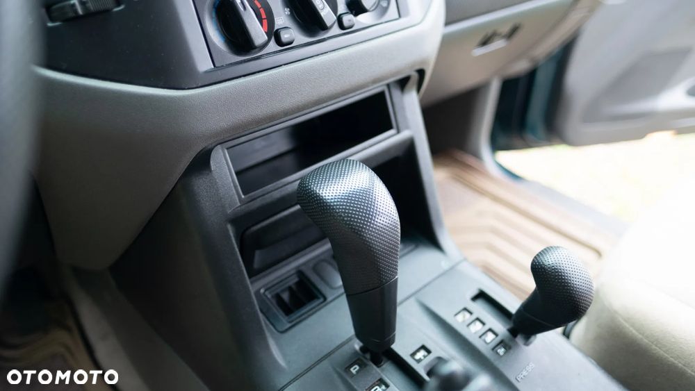 Mitsubishi Pajero - 20