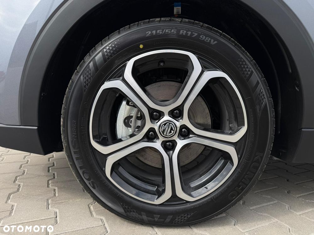 MG ZS Hybrid+ - 10