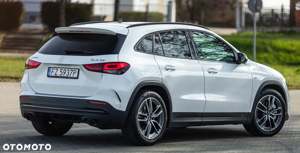Mercedes-Benz GLA - 16