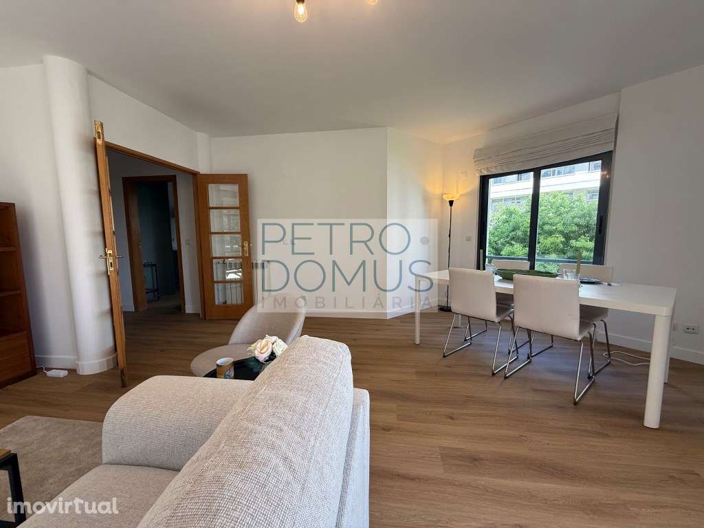 Elegante T3 no Saldanha com Garagem - Mobilado e Equipado - Grande imagem: 5/30