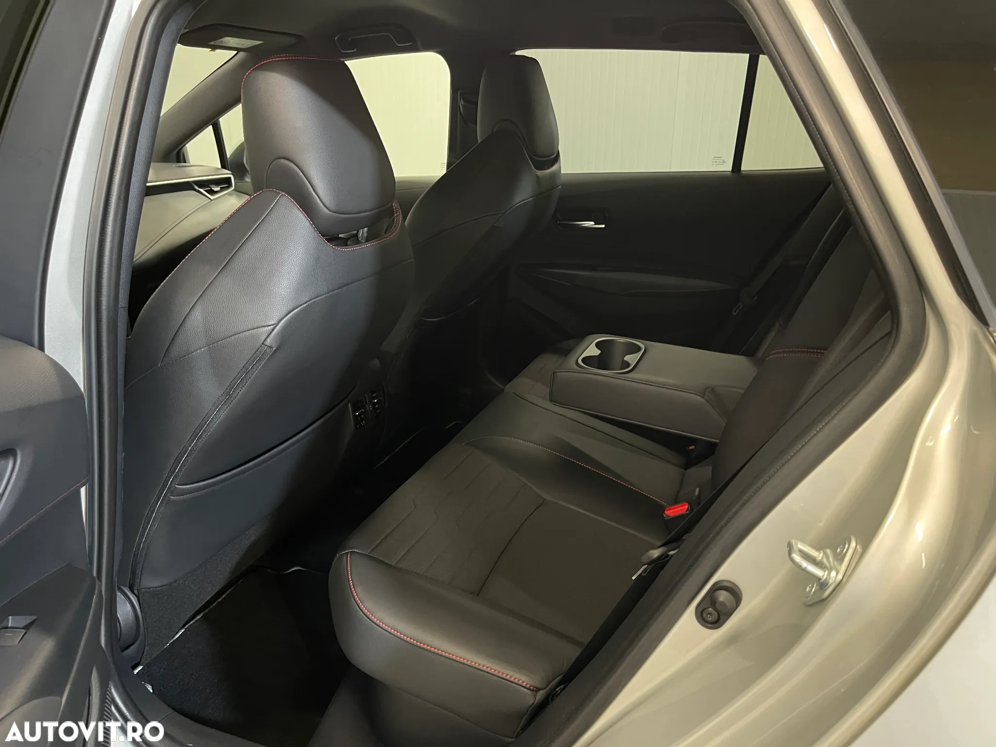 Toyota Corolla 2.0 Hybrid Lounge - 11