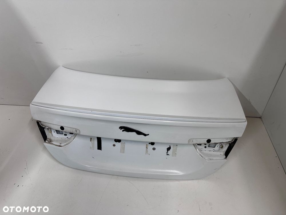 Jaguar XE klapa tył bagażnika