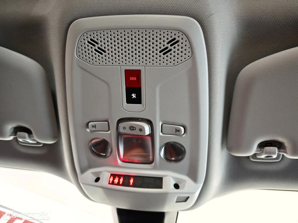 Peugeot 2008 PureTech 100 Allure - 21